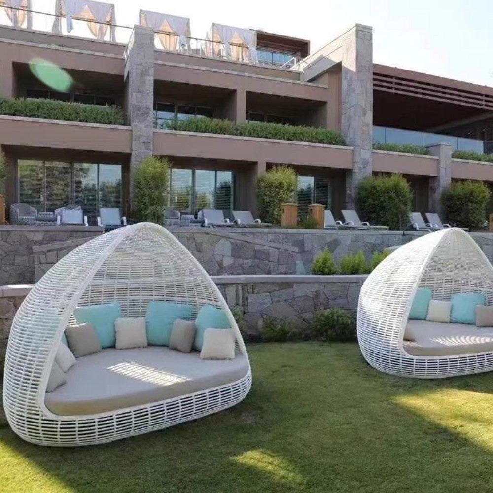 Luxury Outdoor Wicker Canopy Daybed