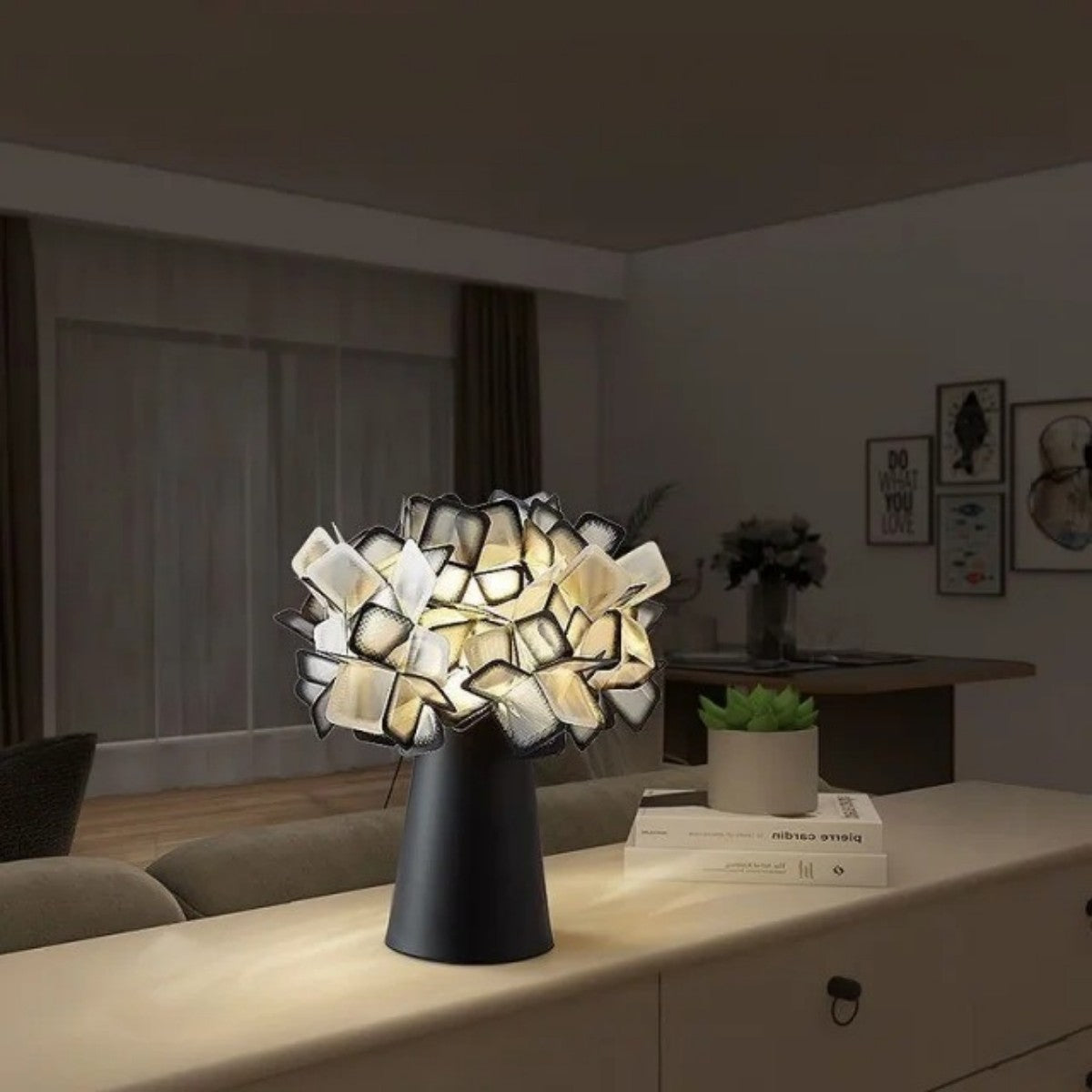 Floral LED Table Lamp