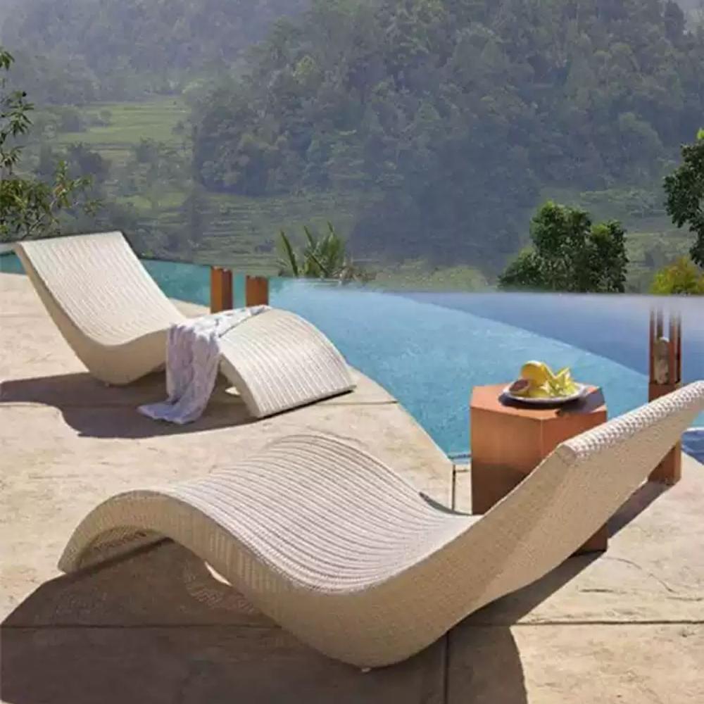 Set of 2 Modern Wicker Chaise Lounge Chairs