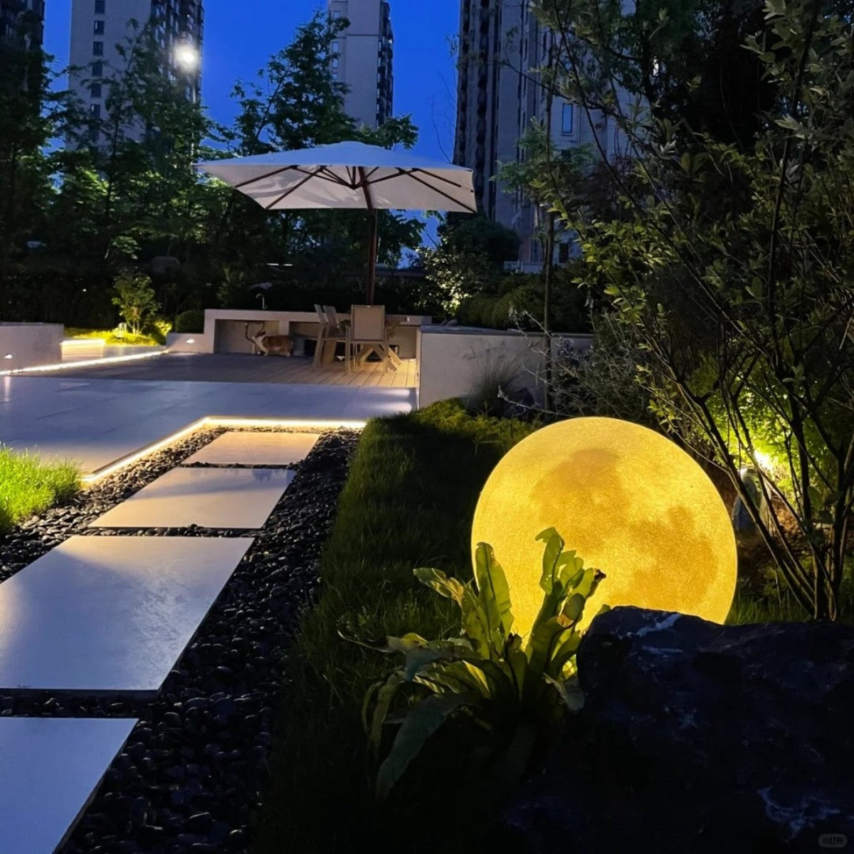 Solar Moon Globe Light