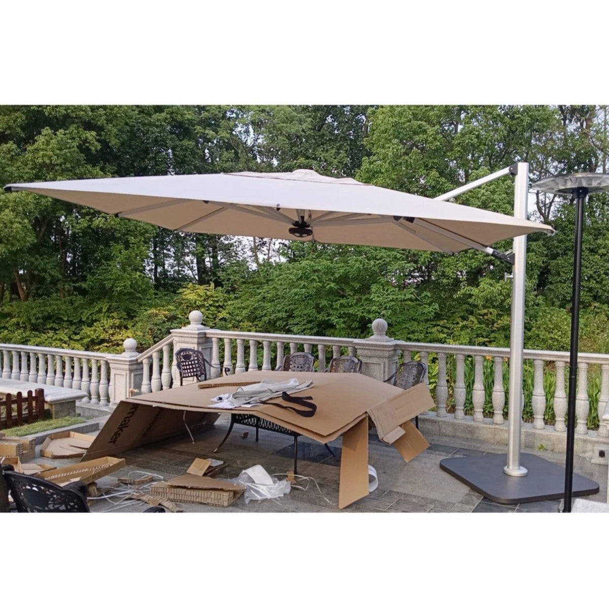 11FT Cantilever Patio Umbrella with UV-Resistant Canopy and 360° Rotation